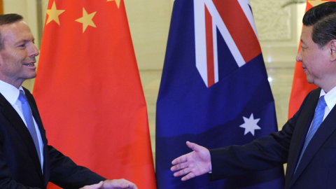 Chinese President Xi Jinping (R) greets Australian Prime Minister Tony Abbott, April 11, 2014 in Beijing, China. (Parker Song-Pool/Getty Images)