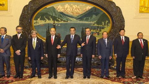 Chinese Premier Li Keqiang (C) is flanked by Association of Southeast Asian Nations (ASEAN) foreign ministers and ASEAN Secretary General Le Luong Minh, August 29, 2013, Beijing, China (Adrian Bradshaw-Pool/Getty Images)