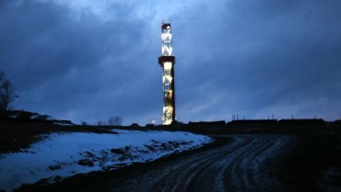 A Cabot Oil and Gas natural gas drill is viewed at a hydraulic fracturing site on January 17, 2012 in Springville, Pennsylvania. (Spencer Platt/Getty Images)