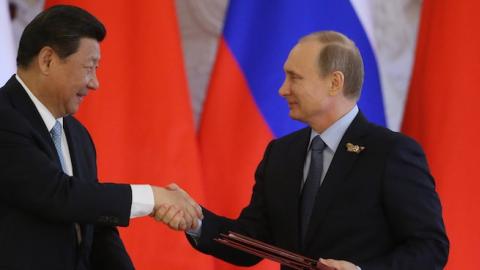Russian President Vladimir Putin (R) shakes hands with Chinese President Xi Jinping (L) during their joint press conference in the Grand Kremlin Palace on May 8, 2015 in Moscow, Russia. (Sasha Mordovets/Getty Images)