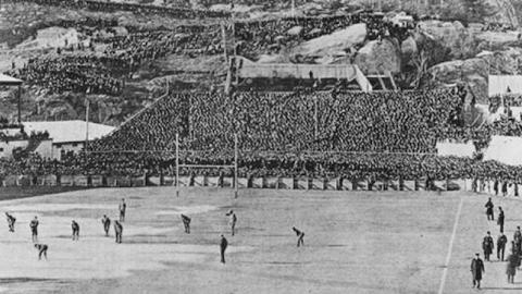 The last Princeton-Yale Thanksgiving game, played at Manhattan Field in 1893, drew an estimated 40,000 spectators. (Princeton University Archives)