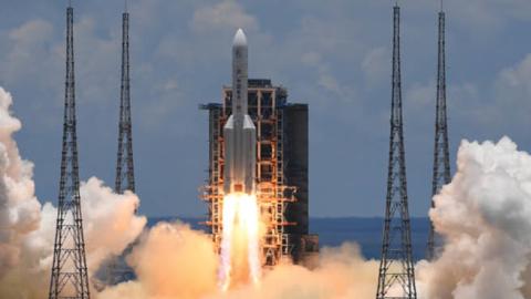 A Long March-5 rocket, carrying an orbiter, lander and rover as part of the Tianwen-1 mission to Mars, lifts off from the Wenchang Space Launch Centre in southern China's Hainan Province on July 23, 2020. 
