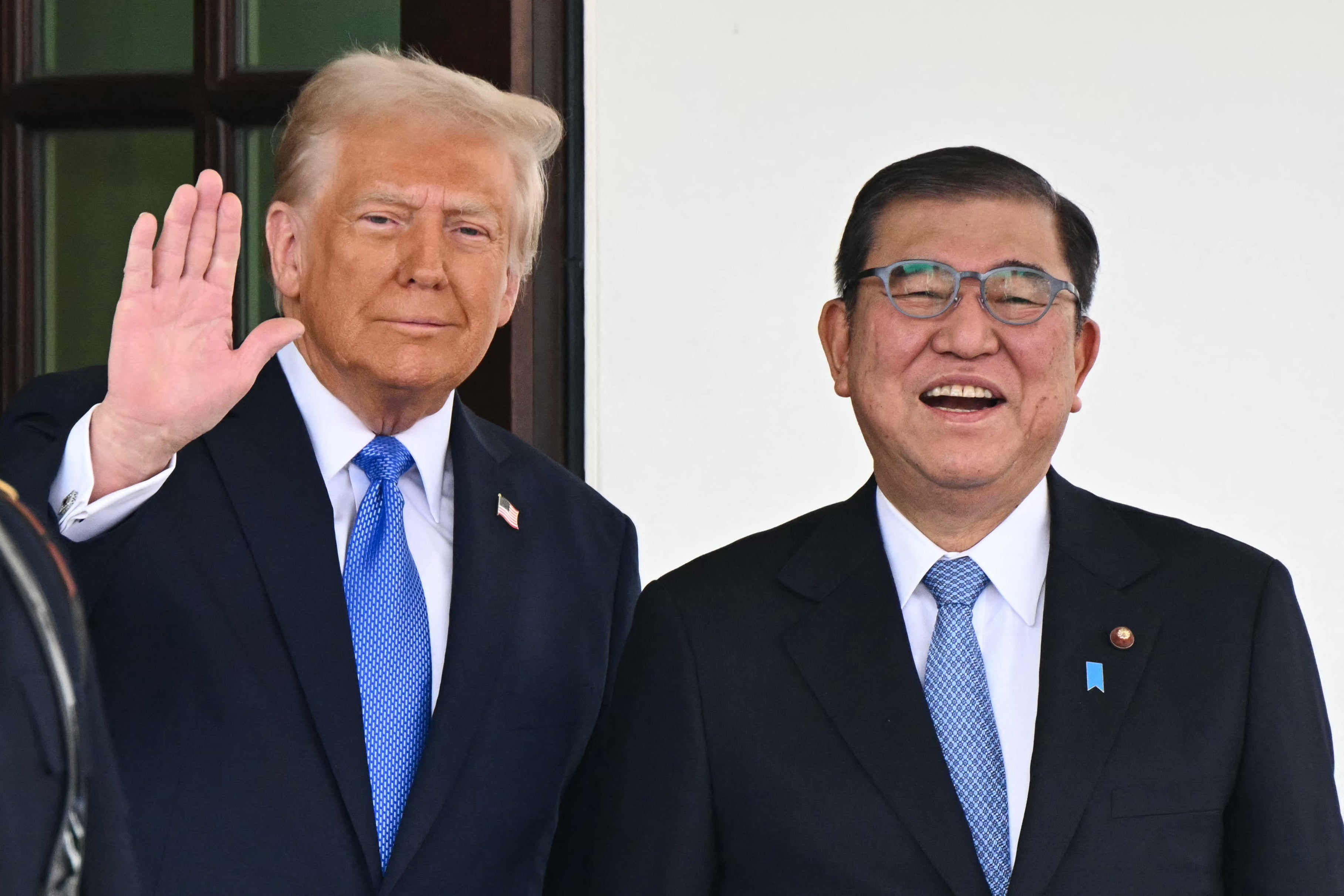 政治、貿易、および米国との取引