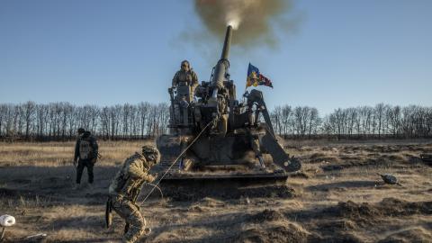 DONBAS, UKRAINE - DECEMBER 05: Ukrainian servicemen fire artillery shells at the frontline of Donbas, Ukraine on December 05, 2022. (Photo by Narciso Contreras/Anadolu Agency via Getty Images)