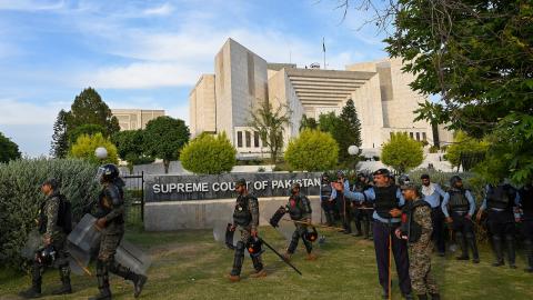 Paramilitary soldiers cordon off the Supreme Court after arrival of Pakistan's former Prime Minister Imran Khan in Islamabad on May 11, 2023. Pakistan's Supreme Court on May 11 declared former prime minister Imran Khan's arrest earlier this week "invalid" after it sparked nationwide civil unrest. (Photo by Aamir QURESHI / AFP) (Photo by AAMIR QURESHI/AFP via Getty Images)