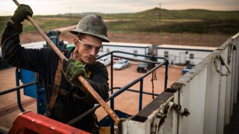A worker on an oil rig drilling into the Bakken shale formation on July 28, 2013, outside Watford City, North Dakota. (Andrew Burton/Getty Images)