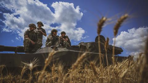Ukrainian servicemen move with a Howitzer through Vuhledar frontline amid Russia-Ukraine war in Donetsk, Ukraine, on July 1, 2023. (Ercin Erturk/Anadolu Agency via Getty Images)