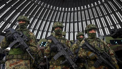 Serbian Army soldiers stand guard in Belgrade on September 25, 2023. (Photo by Andrej Isakovic/AFP via Getty Images)