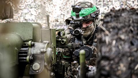 A soldier from an artillery crew of the Striletskyi special forces police battalion of the Main Department of the National Police in Zaporizhzhia region aims a 122-mm howitzer D-30 to fire at the positions of Russian troops in the Pokrovsk direction in Donetsk region, Ukraine, on November 20, 2025. (Photo by Dmytro Smolienko/Ukrinform/NurPhoto via Getty Images) NO USE RUSSIA. NO USE BELARUS.