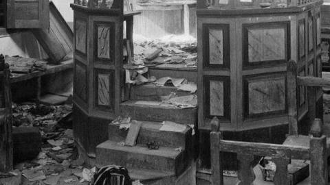 Hebron synagogue desecrated by Arab rioters, 1929. Wikimedia.