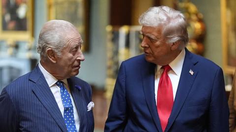  King Charles III (L) prepares to bid farewell to US President Donald Trump at Windsor Castle on day three of the President's state visit to the UK on September 18, 2025 in Windsor, England. President Trump is in England from Sept. 16-18 on his second UK state visit, with the previous one taking place in 2019 during his first presidential term. (Photo by Aaron Chown - WPA Pool/Getty Images)