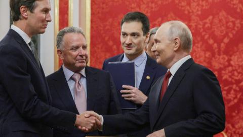 Russian President Vladimir Putin welcomes US Special Envoys Steve Witkoff and Jared Kushner before their talks in Moscow on September 5, 2026. (Getty Images)