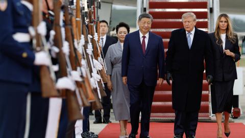 First Lady of China Peng Liyuan, Chinese President Xi Jinping, US President Donald Trump, and First Lady Melania Trump walk on the red carpet during an arrival ceremony on September 23, 2026, at Joint Base Andrews in Maryland. (Getty Images)