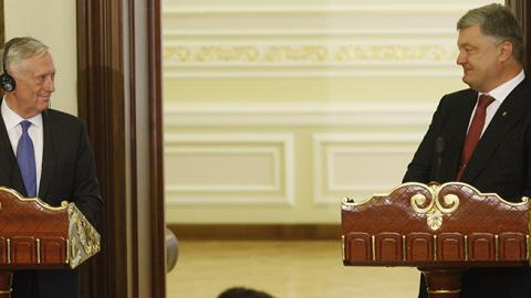 US Secretary of Defense Jim Mattis and Ukrainian President Petro Poroshenko speak at a press-conference in Kiev, August 24, 2017 (STR/NurPhoto via Getty Images)