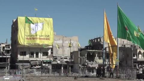 SDF and YPG flags seen in al-Raqqa after its takeover by the SDF, October 20, 2017 (VOA Kurdish)