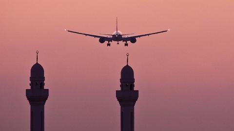 Airplane landing in Dubai airport (Wael Hamdan)