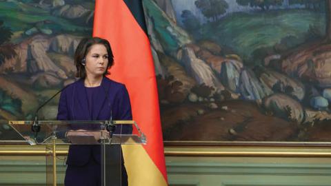 Germany's Foreign Minister Annalena Baerbock (L) and Russia's Foreign Minister Sergei Lavrov give a joint press conference following their meeting at the Russian Foreign Ministry's Reception House in Moscow, Russia, on January 18, 2022. (Getty Images)