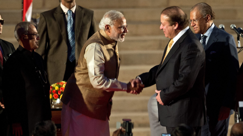 Indian Prime Minister Narendra Modi (5th L) shakes hands with Pakistani Prime Minister Nawaz Sharif (3rd R) as Sri Lankan President Mahinda Rajapakse (R) looks on after the swearing-in ceremony at the Presidential Palace in New Delhi on May 26, 2014.(PRAK