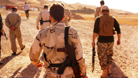 Kurdish soldiers with the Peshmerga keep guard near the frontline with Sunni militants on June 25, 2014 on the outskirts of Kirkuk, Iraq.(Spencer Platt/Getty Images)