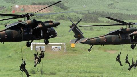 Japanese Ground Self-Defense Forces descend from helicopters at the foot of Mt. Fuji, August 21, 2012. (YOSHIKAZU TSUNO/AFP/GettyImages)