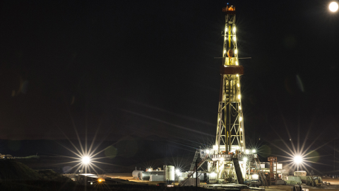 An oil derrick drills in the Bakken shale formation on July 23, 2013 outside Watford City, North Dakota. (Andrew Burton/Getty Images)