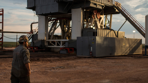 Leslie Lindeman, a motor man for Raven Drilling, works on an oil rig drilling into the Bakken shale formation on July 28, 2013 outside Watford City, North Dakota. (Andrew Burton/Getty Images)