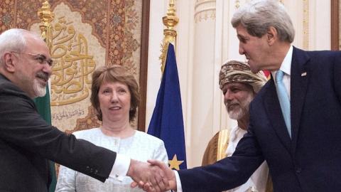 Sect. of State John Kerry (R) and Iranian Foreign Minister Javad Zarif (L) shake hands in Muscat on November 9, 2014. (NICHOLAS KAMM/AFP/Getty Images)