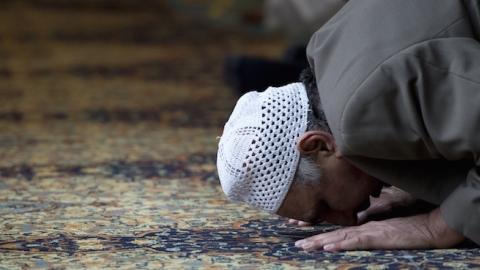 A muslim man prays during a prayer session for murdered aid worker Alan Henning in Manchester Central Mosque in Manchester, north west England on October 4, 2014. (OLI SCARFF/AFP/Getty Images)