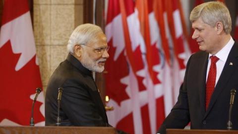 Canada's Prime Minister Stephen Harper shakes hands with India's Prime Minister Narendra Modi (L) during a joint press conference on Parliament Hill in Ottawa, Canada on April 15, 2015. (Cole Burston/AFP/Getty Images)