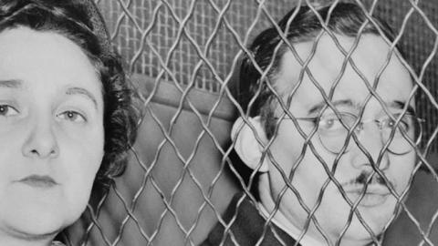 Julius and Ethel Rosenberg, separated by heavy wire screen as they leave U.S. Court House after being found guilty by jury, 1951. (Roger Higgins/New York World-Telegram and the Sun/Library of Congress)