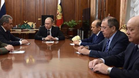 Russian President Vladimir Putin and high ranking Russian officials hold a meeting on the Russian plane that crashed in Egypt on Oct. 31, in Moscow, Russia on November 17, 2015. (Kremlin Press Office/Anadolu Agency/Getty Images)