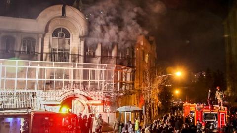 Iranian protesters set fire to the Saudi Embassy in Tehran during a demonstration against the execution of prominent Shiite Muslim cleric Nimr al-Nimr by Saudi authorities, on January 2, 2016. (MOHAMMADREZA NADIMI/AFP/Getty Images)