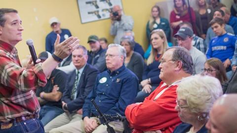 Republican presidential candidate Sen. Ted Cruz (R-TX) speaks to supporters during a campaign event on December 4, 2015 in Johnston, Iowa. (Scott Olson/Getty Images)