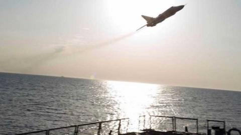 A Russian Sukhoi Su-24 attack aircraft makes a very low altitude pass by the guided missile destroyer USS Donald Cook in international waters in the Baltic Sea, April 12, 2016. (U.S. Navy/Released)