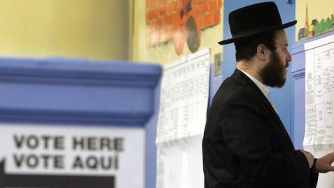 A Hasidic Jewish man prepares to vote November 7, 2006 in the Brooklyn borough of New York City. (Mario Tama/Getty Images)