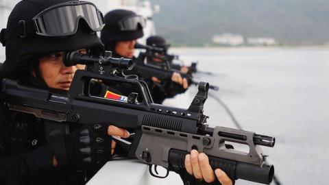 Soldiers of Chinese navy special force during a drill on March 2, 2010 in Hainai, China. (VCG via Getty Images)