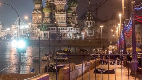 The body of killed Russian opposition leader and former Deputy Prime Minister Boris Nemtsov, covered by plastic, seen on Bolshoi Moskvoretsky bridge near St. Basil cathedral, Moscow, Russia, February 28, 2015. (Stringer/Anadolu Agency/Getty Images)