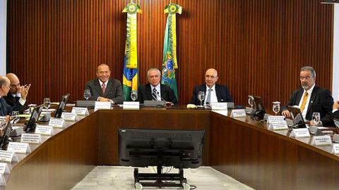 Michel Temer in his first ministerial meeting as acting president of Brazil, May 13, 2016 (José Cruz/Agência Brasil)