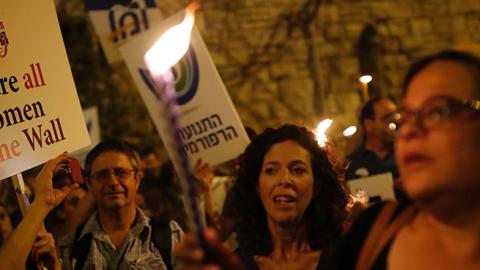 Israeli protesters demonstrate against a government decision to abandon a deal to allow women and men to pray together at the Western Wall, July 1, 2017 (THOMAS COEX/AFP/Getty Images)