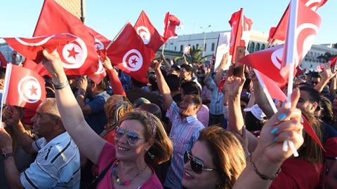 Tunisians hold flags during a demonstration in solidarity with Prime Minister Youssef Chahed in his fight against corruption, May 26, 2017 (FETHI BELAID/AFP/Getty Images)