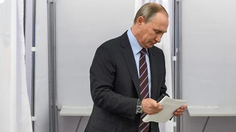 Russian President Putin casts vote in Moscow local elections, September 10, 2017 (Dmitry Azarov/Kommersant via Getty Images)