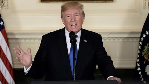 President Trump announces he will not recertify the Iran deal, October 13, 2017 (BRENDAN SMIALOWSKI/AFP/Getty Images)