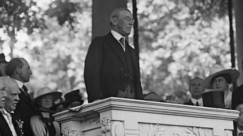 President Woodrow Wilson speaks at Arlington national Cemetery, 1917 (Library of Congress)