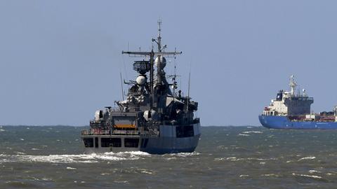 Argentine Navy destroyer takes part in the search for the missing submarine ARA San Juan, November 21, 2017 (EITAN ABRAMOVICH/AFP/Getty Images)