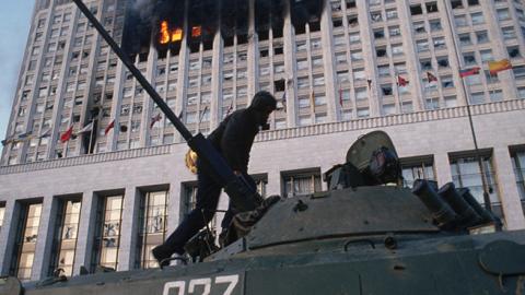Russian White House on Fire, 1993 (Peter Turnley/Corbis/VCG via Getty Images)