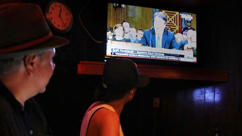People watch a television broadcast in a bar as Brett Kavanaugh testifies during the Senate hearing over his Supreme Court nomination September 27, 2018 (Mario Tama/Getty Images)