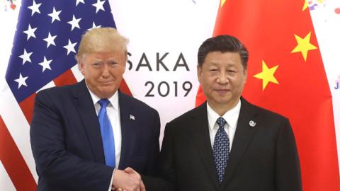 Chinese President Xi Jinping (R) shakes hands with US President Donald Trump before a bilateral meeting during the G20 Summit on June 29, 2019 in Osaka, Japan. (VCG/Getty Images)