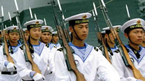 Sailors of the People’s Liberation Army Navy march past the USS Blue Ridge (LCC 19), at the time the United States Seventh Fleet flagship homeported in Yokosuka, Japan.