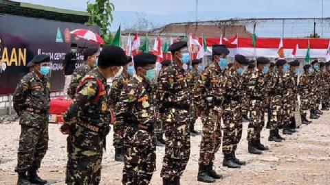 Members of the Multipurpose Ansor Front (Barisan Ansor Serbaguna), better known as Banser. 