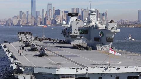 Britain's new aircraft carrier HMS Queen Elizabeth arrives in New York on October 19, 2018 in New York City. (Photo by Christopher Furlong/Getty Images)
